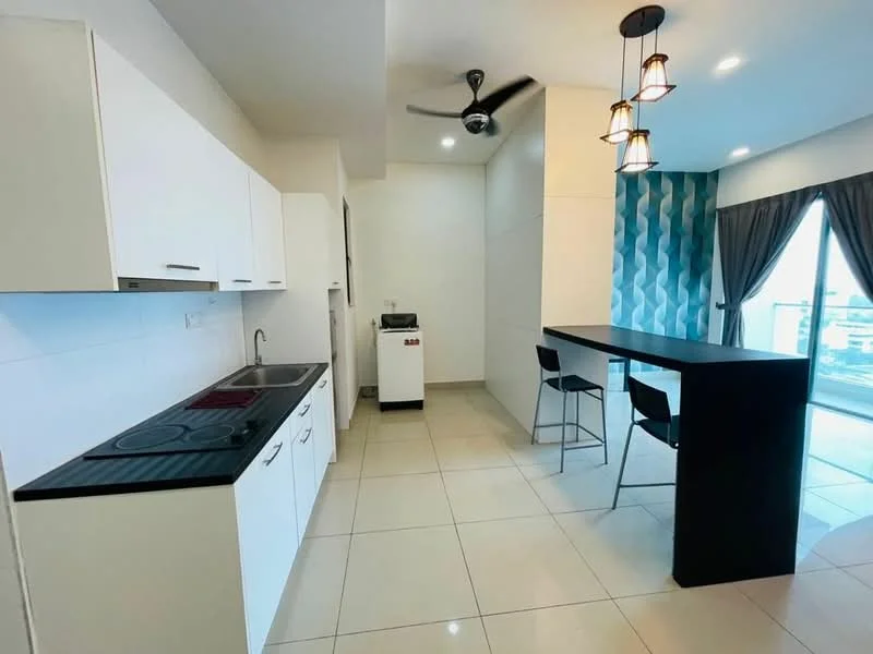 Kitchen features: white cabinetry, black countertop, single-bowl stainless-steel sink, chrome pull-down faucet, built-in electric cooktop, refrigerator, bar counter with high stools, pendant lighting, ceiling fan, floor-to-ceiling windows, grey accent wall with wave pattern, tile flooring; style: modern; view: city.