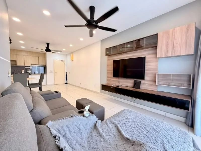 Living features: 3-seater fabric sofa in grey, ceiling fan with 3 blades, wall-mounted TV, TV console in black, wooden feature wall, recessed LED downlights, white painted walls, tile flooring, decorative throw blanket, open layout to kitchen, large windows with natural light; style: modern.