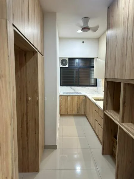 Kitchen features: laminate cabinetry with wood finish, white quartz countertop, single-bowl stainless-steel sink, chrome pull-down faucet, built-in oven, 4-burner gas hob, exhaust hood, tile backsplash, recessed downlights, ceiling fan, white painted walls, glossy ceramic tile flooring, window with blinds; style: modern.