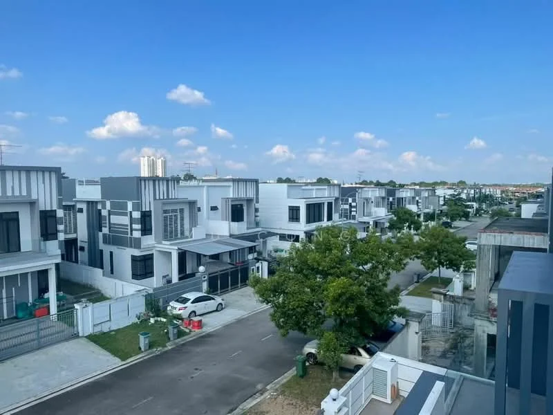 Exterior type: linked terrace house; features: modern facade with white and grey elements, two-storey buildings, manicured lawns, paved driveway, street view with multiple houses, clear blue sky, green trees lining the street, visible parking spaces, sidewalks along the road; style: modern.