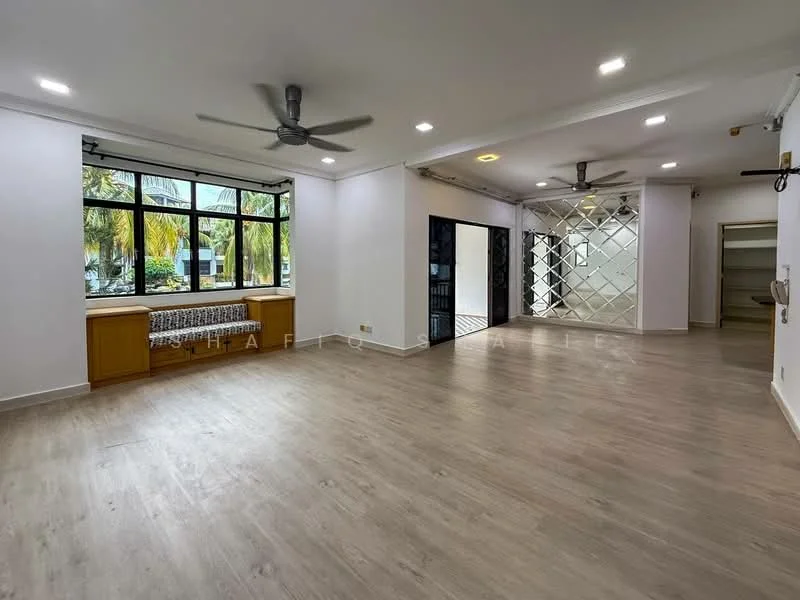 Living features: laminate flooring, white painted walls, 5-blade ceiling fan, large windows with black frames, built-in bench seating, recessed downlights, open layout, access to outdoor area, neutral color palette; style: modern; view: garden.