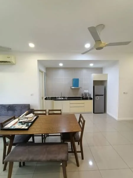 Kitchen features: white cabinets, black countertop, stainless-steel fridge, built-in oven, 4-burner gas hob, single-bowl stainless-steel sink, chrome pull-down faucet, grey tiled backsplash, recessed LED downlights, 1 wall-mounted split AC, dining table with 6 chairs, grey upholstered bench, ceramic tile flooring; style: modern.