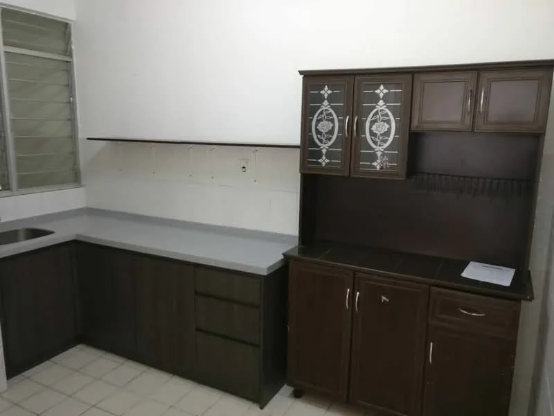 Kitchen features: grey laminate countertop, dark wood cabinetry, upper cabinets with glass inserts, lower cabinets with drawers, single-bowl stainless-steel sink, wall-mounted shelf, white tiled backsplash, ceramic tile flooring; style: modern.