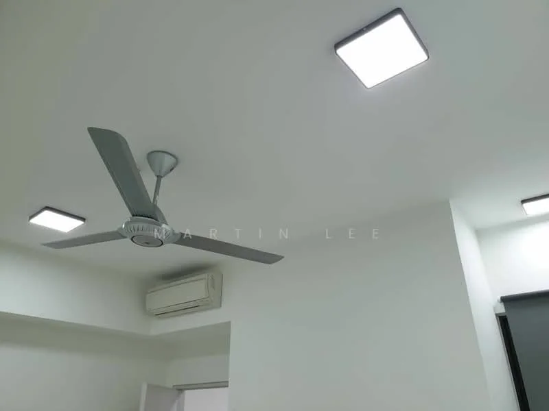 Room features: white painted walls, recessed LED downlights, 5-blade ceiling fan, wall-mounted split AC.