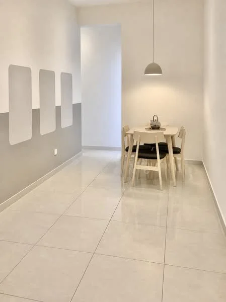 Dining features: white walls, grey accent wall, glossy tile flooring, 4-seater dining table, light wood dining chairs, pendant light fixture, minimalist decor, neutral color palette; style: modern.