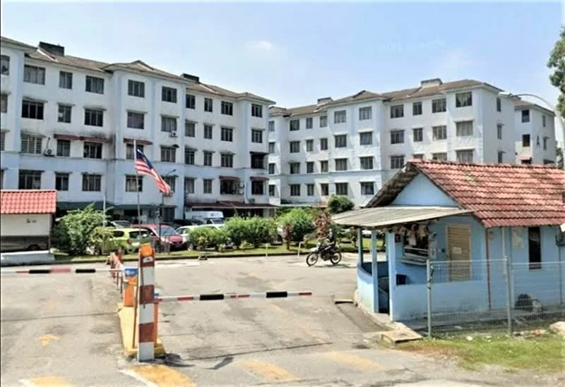Exterior type: low-rise apartment block; features: white painted facade, 3-storey low-rise, red tiled roof, security guard house at entrance, manicured lawn, parking area, surrounded by greenery; style: modern.
