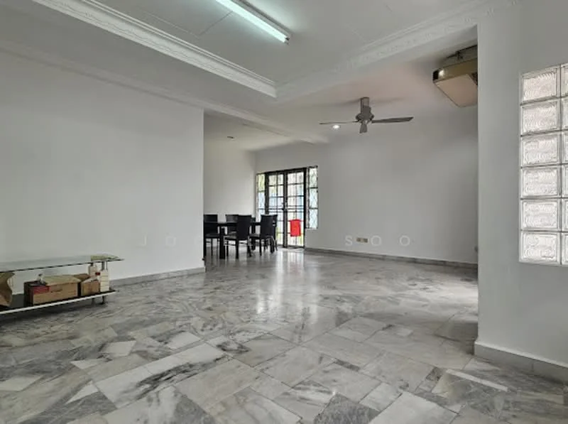 Living features: marble flooring, white painted walls, tray ceiling, ceiling fan, glass block window, dining table with chairs, large windows, natural light; style: modern.