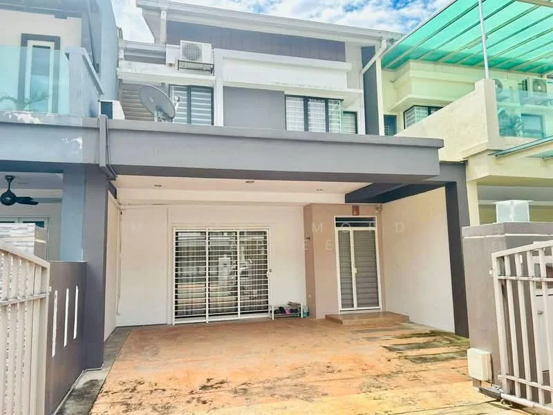 Exterior type: linked terrace house; features: grey painted facade, white window frames, sliding glass door, grilled security door, open-air parking space, concrete driveway, visible air conditioning unit, manicured lawn, covered balcony on upper floor, surrounded by greenery; style: modern.