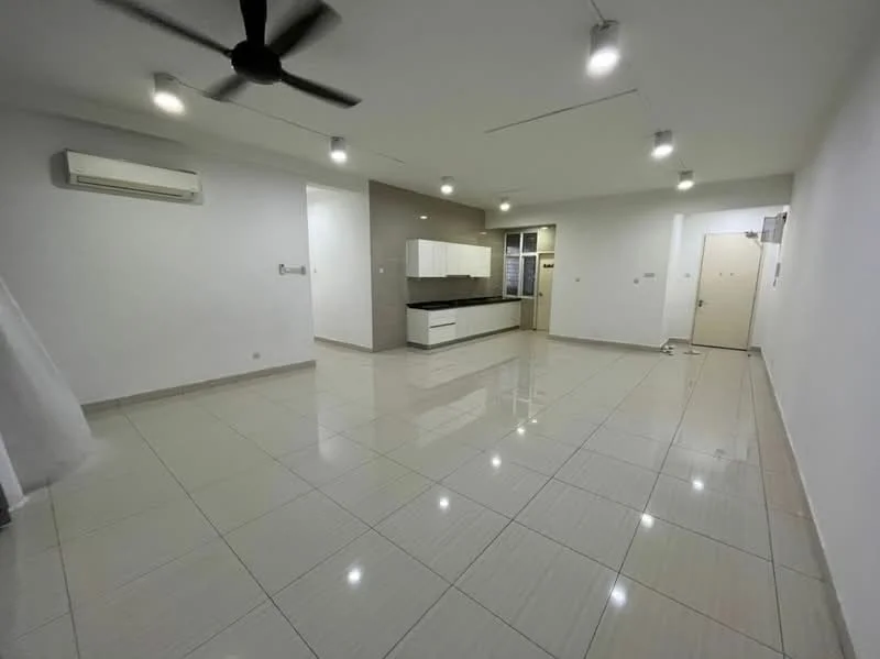 Living features: white painted walls, glossy ceramic tile flooring, 5-blade ceiling fan with light, wall-mounted split AC, recessed LED downlights, open kitchen layout, kitchen island, kitchen cabinetry, neutral color scheme, large windows for natural light; style: modern.
