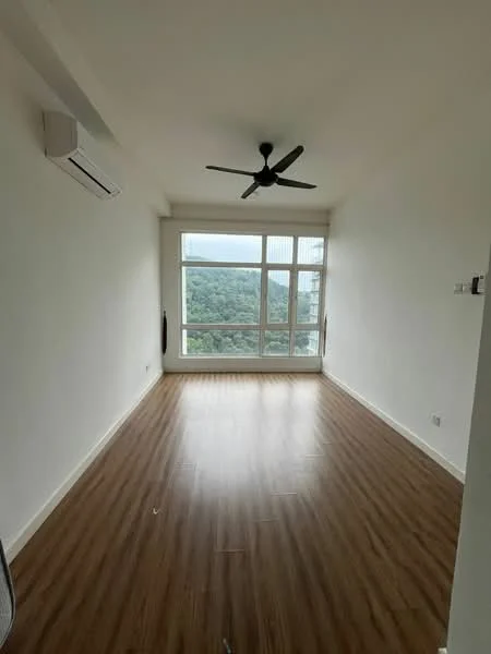 Living features: wooden flooring, white painted walls, 5-blade ceiling fan, floor-to-ceiling windows, city view, air conditioning unit; style: modern; view: city.