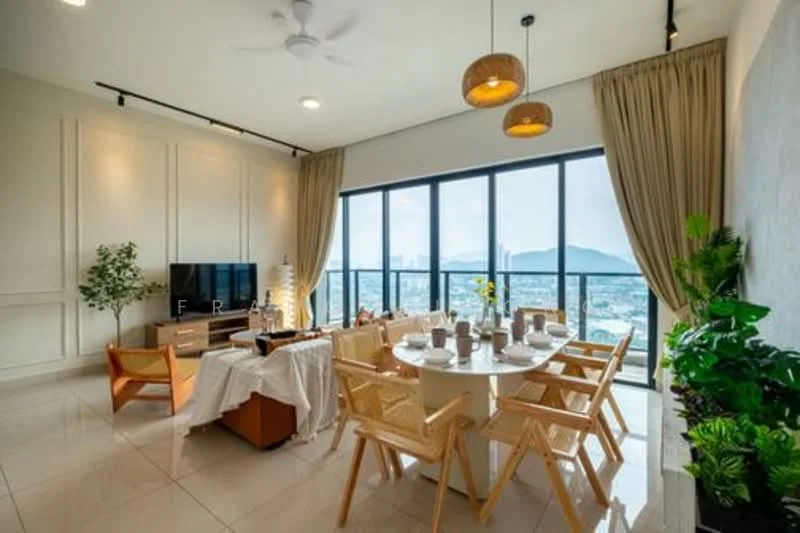 Living features: floor-to-ceiling windows, city view, 3-seater fabric sofa in beige, wooden coffee table, TV console, wall-mounted TV, 4-seater dining table, wooden dining chairs, pendant lighting, ceiling fan, decorative plants, curtains, light-colored walls, glossy tile flooring; style: modern.