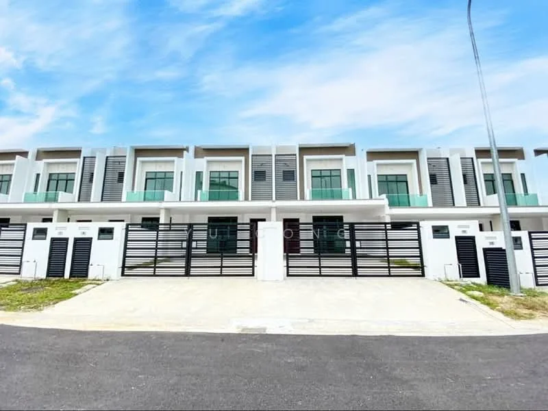 Exterior type: linked terrace house; features: modern facade with white painted surface, glass balconies, horizontal louvre screens, black metal gates, concrete driveway, manicured lawn, surrounded by greenery, two-storey structure, street view, clear blue sky; style: modern.