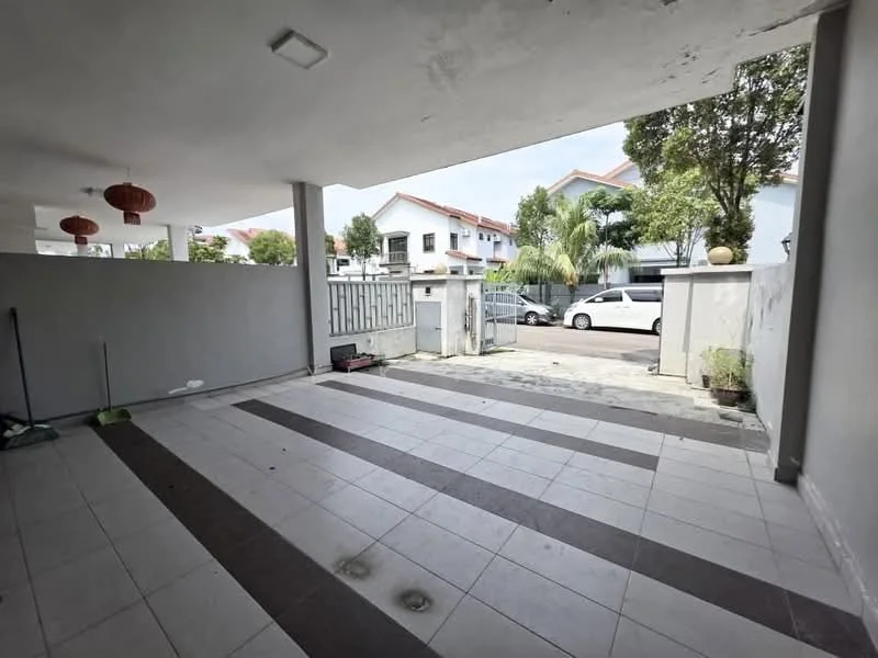Exterior type: linked terrace house; features: paved driveway, grey painted walls, white gate, manicured landscaping, mature trees, outdoor lighting, car parking space, surrounded by residential area; style: modern.