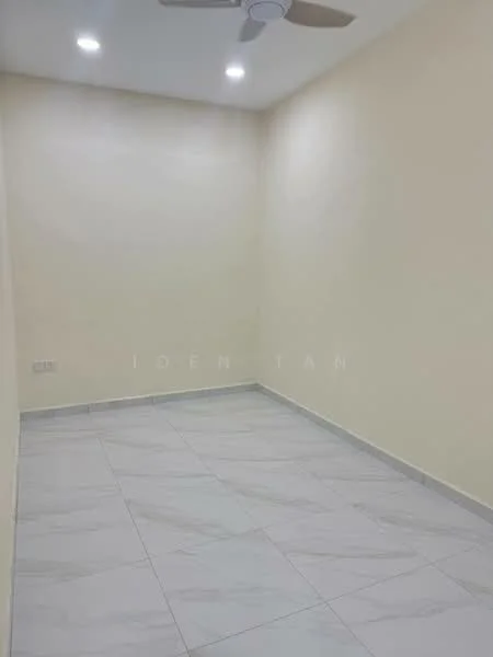 Room features: light beige painted walls, white ceiling, recessed LED downlights, 5-blade ceiling fan, light grey marble tile flooring; style: modern.