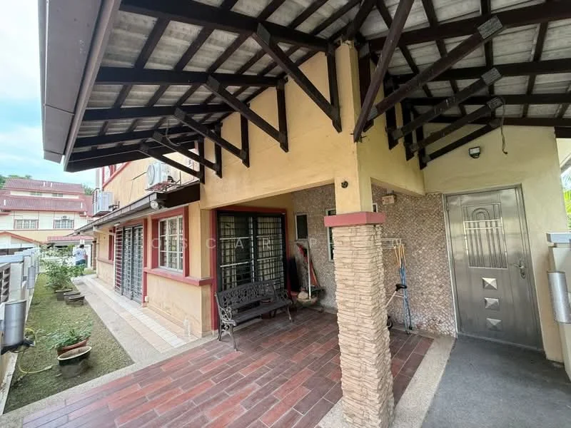 Exterior type: linked terrace house; features: covered porch with pitched roof, stone cladding on columns, brick paver flooring, metal security door, manicured garden area, windows with grilles, exposed wooden beams, outdoor seating area with bench; style: modern.