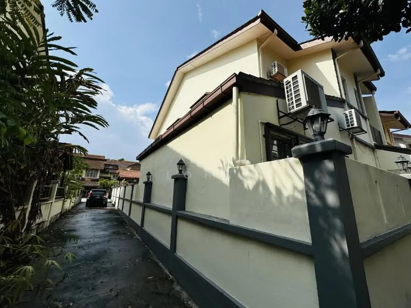 Exterior type: semi-detached house; features: cream painted facade, flat roof, 2 wall-mounted split AC units, driveway with interlocking pavers, manicured landscaping with plants, outdoor wall lamps, fenced perimeter, single-storey structure; style: modern.