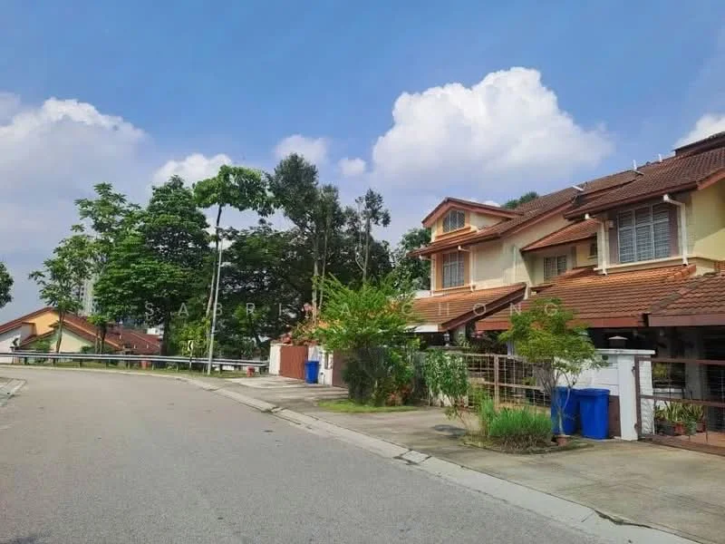 Exterior type: linked terrace house; features: two-storey house, red tiled roof, cream painted facade, front garden with shrubs, paved driveway, blue garbage bins, manicured lawn, surrounded by trees, clear blue sky, residential street view; style: modern.