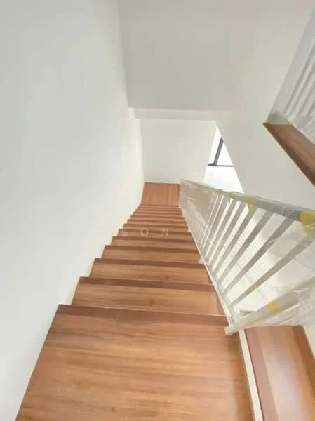 Room features: wooden staircase, white painted walls, natural light from window, handrail with transparent panels, laminate flooring, stair treads in wood finish; style: modern.