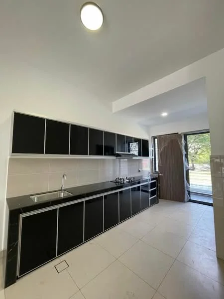 Kitchen features: black cabinetry with silver handles, black granite countertop, single-bowl stainless-steel sink, 4-burner gas hob, built-in oven, white tiled backsplash, light-colored tiled flooring, large window for natural light, recessed ceiling lights; style: modern; view: garden.