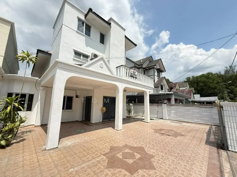 Exterior type: detached bungalow; features: white painted facade, flat roof, paved driveway with decorative pattern, arched entrance, outdoor porch area, manicured landscaping with plants, fenced perimeter, multiple storeys, visible air conditioning unit, surrounded by residential buildings; style: modern.
