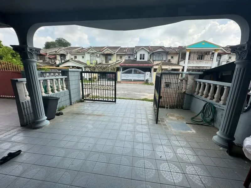 Exterior type: linked terrace house; features: paved flooring, metal gate, decorative columns, front porch area, fenced perimeter, visible street view, surrounding residential houses; style: traditional.