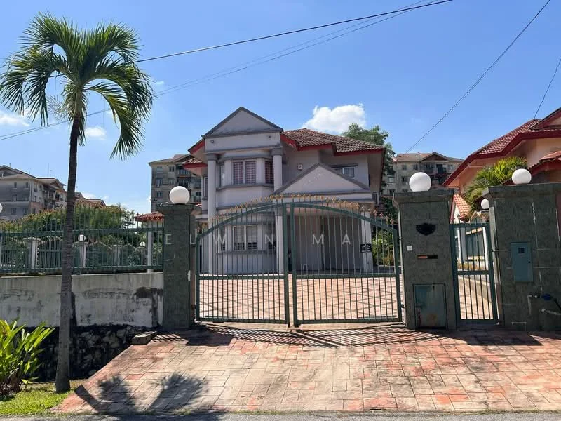 Exterior type: detached bungalow; features: gated entrance with metal gate, brick driveway, manicured lawn, palm trees, two-storey building, red tiled roof, white painted facade, balconies on upper floor, surrounded by greenery, outdoor lighting fixtures; style: modern.