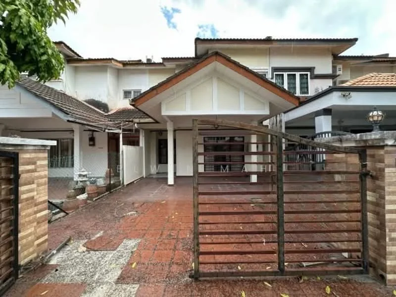 Exterior type: linked terrace house; features: gated entrance, brick fence, paved driveway, manicured lawn, overhanging roof with eaves, front porch, two-storey structure, tile roofing, decorative stone cladding, outdoor lighting fixtures; style: modern.