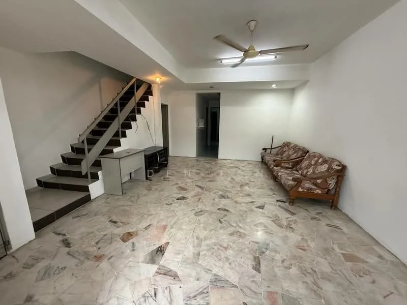 Living features: marble flooring, white painted walls, ceiling fan, 3-seater sofa with floral pattern, wooden armchair, coffee table, staircase with dark wood railing, recessed lighting; style: modern.