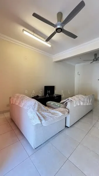 Living features: 2-seater fabric sofa in light grey, coffee table, wall-mounted TV, 5-blade ceiling fan with light, recessed lighting, white painted walls, tile flooring; style: modern.