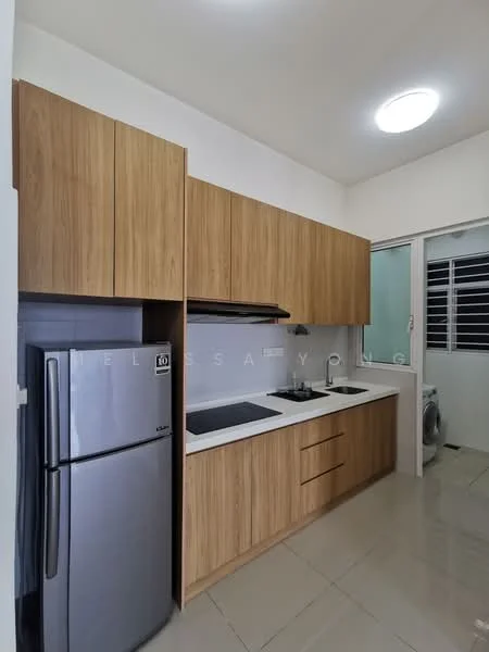Kitchen features: wood cabinetry with a natural finish, white quartz countertop, stainless-steel fridge, built-in stove with hood, single-bowl stainless-steel sink, chrome pull-down faucet, tile backsplash, window with horizontal blinds, light fixture on ceiling, ceramic tile flooring; style: modern.