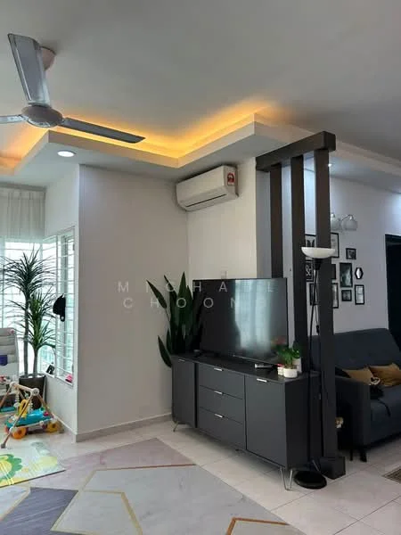 Living features: 5-blade ceiling fan with integrated LED light, wall-mounted TV, TV console in dark wood, sofa in grey fabric, decorative wall with framed photos, recessed lighting, air conditioning unit on wall, potted plants, area rug with geometric pattern, light-colored walls, tile flooring, decorative column feature; style: modern.