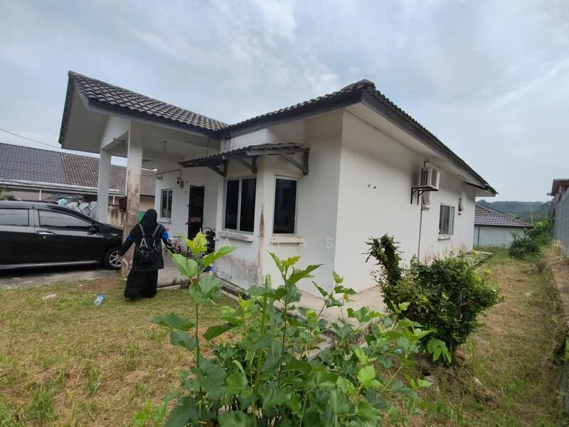 Exterior type: detached bungalow; features: white painted facade, pitched tile roof, single-storey, manicured lawn, driveway, surrounded by greenery; style: modern.