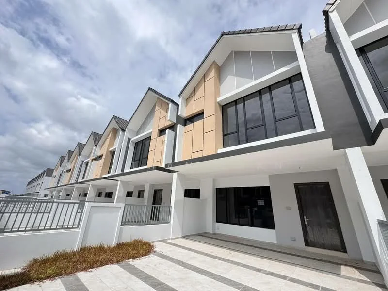 Exterior type: linked terrace house; features: white painted facade, grey accent wall, large floor-to-ceiling windows, sliding glass door, flat roof, manicured lawn, stone-paved walkway, two-storey structure, modern architectural design, balconies on upper floors; style: modern.