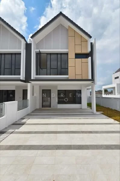 Exterior type: linked terrace house; features: white painted facade, brown accent panels, flat roof, approximately 2-storey, paved driveway, manicured lawn, large windows, balcony on upper level, modern architectural design; style: modern.
