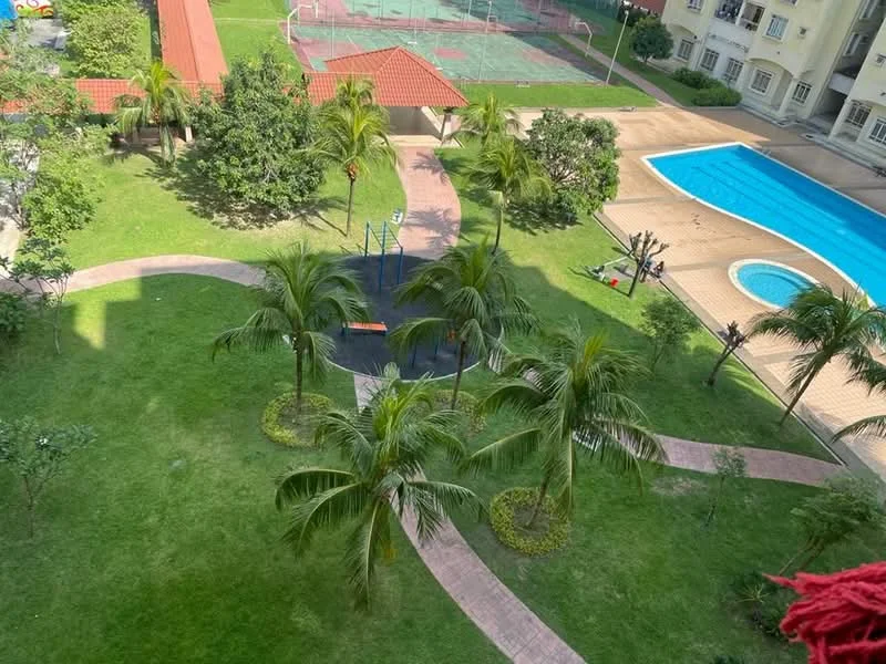 Exterior type: low-rise apartment block; features: landscape garden, manicured lawn, paved walkway, swimming pool, children's playground, basketball court, mature trees, outdoor seating area; style: modern.