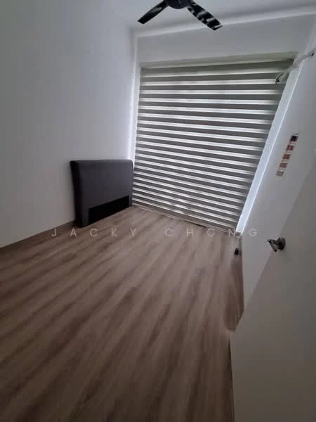 Bedroom features: laminate flooring, white painted walls, ceiling fan, window with roller blinds, bed headboard, door, built-in wardrobe; style: modern.
