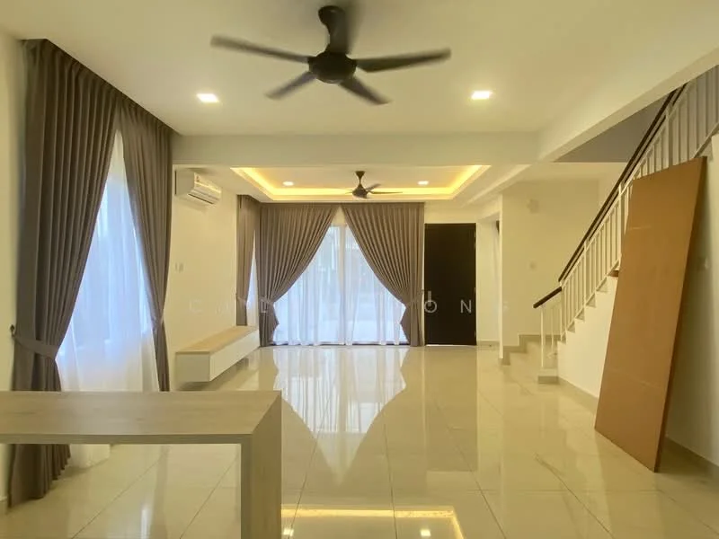 Living features: white painted walls, cream tiled flooring, tray ceiling with recessed lighting, 5-blade ceiling fan, floor-to-ceiling windows with sheer curtains, sliding glass door, built-in bench seating, air conditioning unit; style: modern.