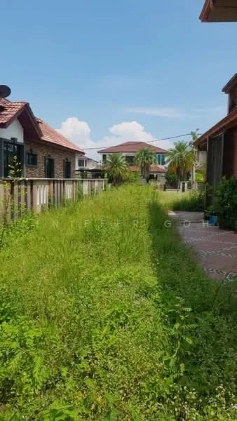Exterior type: linked terrace house; features: overgrown grass, paved walkway, surrounding residential houses, tropical landscaping with palm trees, clear blue sky, partly cloudy, fencing along the pathway; style: modern.