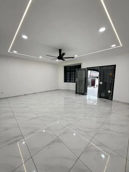 Living features: white painted walls, polished ceramic tile flooring, tray ceiling with LED strip lighting, 5-blade ceiling fan, floor-to-ceiling windows, sliding glass door, blackout curtains; style: modern.