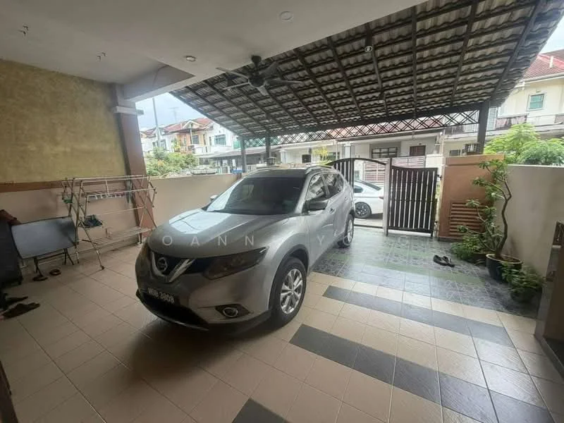 Exterior type: linked terrace house; features: covered car porch, tiled flooring, metal roof, manicured landscaping, driveway, sliding gate, outdoor lighting, adjacent residential street; style: modern.