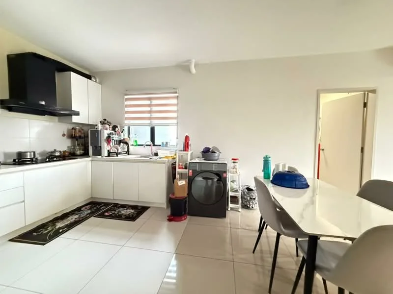 Kitchen features: white cabinetry, black countertop, stainless-steel gas hob, stainless-steel range hood, built-in oven, double-bowl stainless-steel sink, chrome pull-down faucet, white tiled backsplash, ceramic tile flooring, refrigerator, washing machine, dining table with 6 chairs, window with blinds; style: modern.
