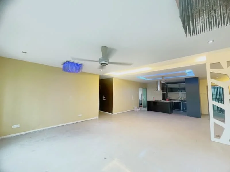 Living features: cream painted walls, recessed ceiling with LED lighting, 5-blade ceiling fan with light, open layout, tile flooring, kitchenette area with bar counter, large windows for natural light, minimalist design; style: modern.
