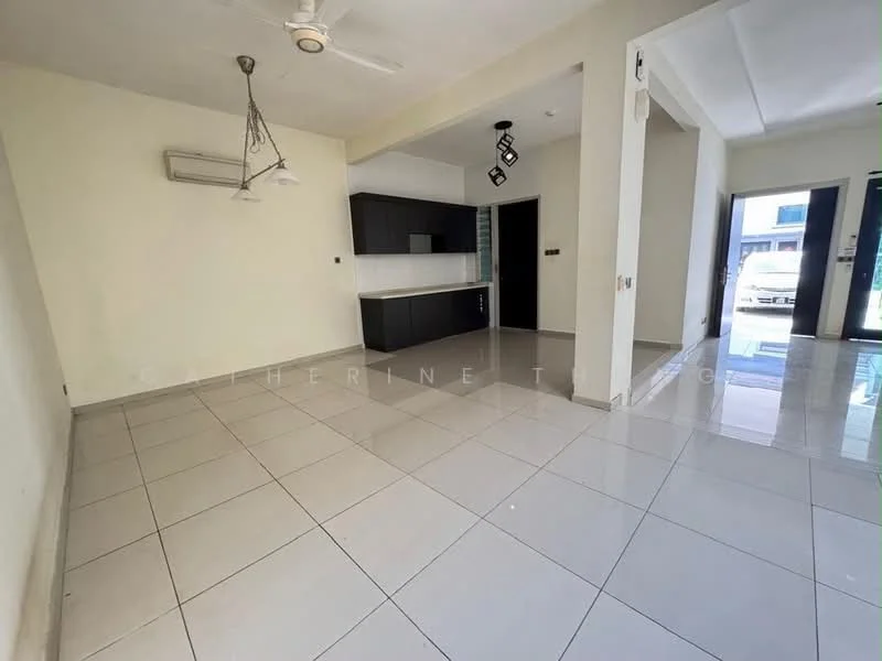Living features: white painted walls, glossy tile flooring, 5-blade ceiling fan with light, wall-mounted split AC, recessed downlights, pendant lamp, open kitchen layout, large windows, door leading outside; style: modern.