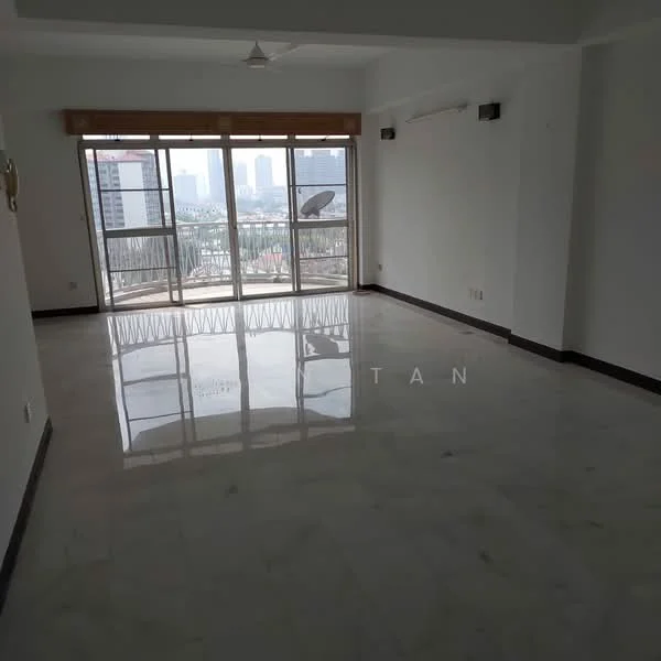 Living features: marble flooring, white painted walls, floor-to-ceiling windows, city view, ceiling fan, roller blinds, open layout, natural light; style: modern; view: city.