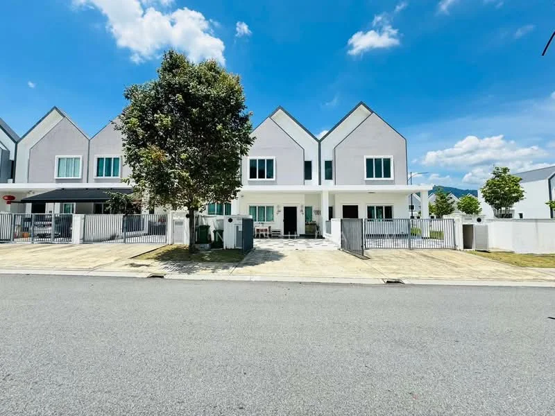 Exterior type: linked terrace house; features: white painted facade, flat roof, approximately 2-storey, manicured lawn, paved driveway, fenced front yard, multiple windows, front porch, surrounded by greenery; style: modern.