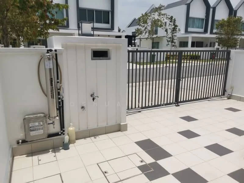 Exterior type: linked terrace house; features: tiled flooring with black and white pattern, metal gate, fenced perimeter, outdoor shower, water meter, manicured landscaping, paved walkway, surrounding greenery; style: modern.