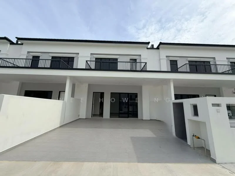 Exterior type: linked terrace house; features: white painted facade, flat roof, two-storey building, balconies with railings, manicured driveway, concrete flooring, large glass doors, minimalist design; style: modern.