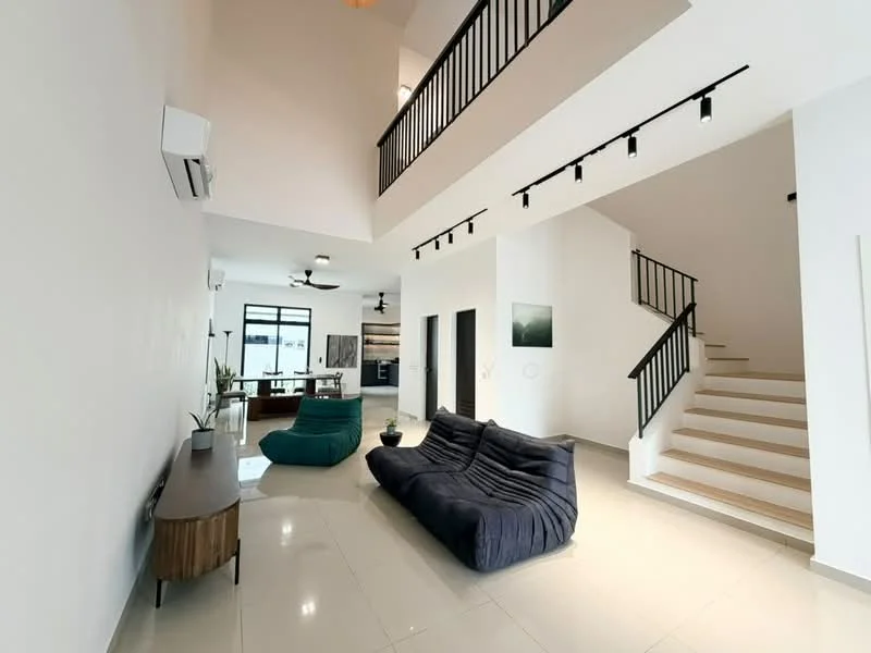 Living features: white painted walls, polished tile flooring, 5-blade ceiling fan, 2 wall-mounted split AC units, sofa in dark blue fabric, coffee table, decorative plant in pot, TV console, staircase with wooden steps and black railing, large windows for natural light, track lighting; style: modern.