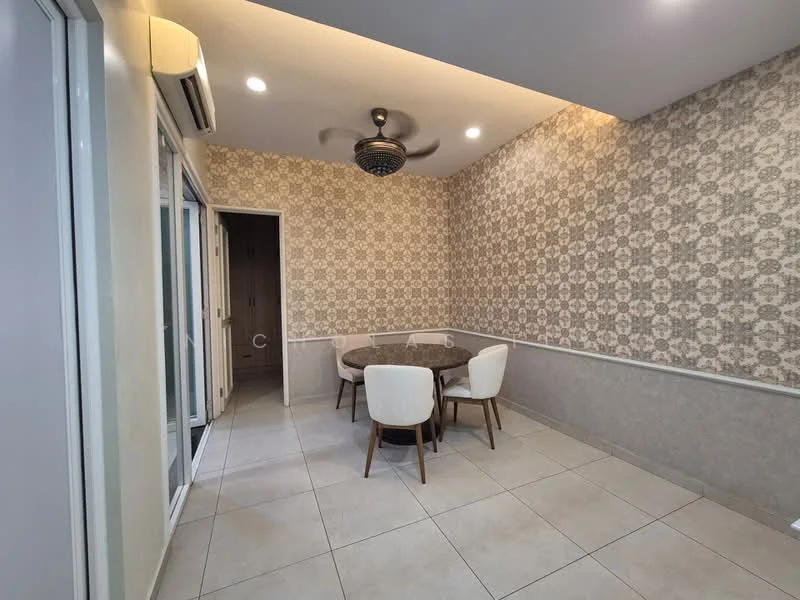 Dining features: round dining table, 4 upholstered dining chairs, ceiling fan with light, wallpaper with floral pattern, cream tiled flooring, recessed lighting, crown moulding, glass sliding door; style: modern.
