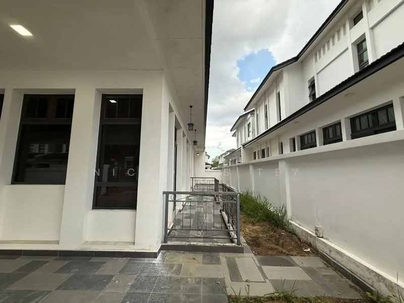 Exterior type: linked terrace house; features: white painted facade, flat roof, 2-storey building, paved walkway, manicured lawn, landscaping with grass, outdoor lighting fixtures, windows with black frames; style: modern.
